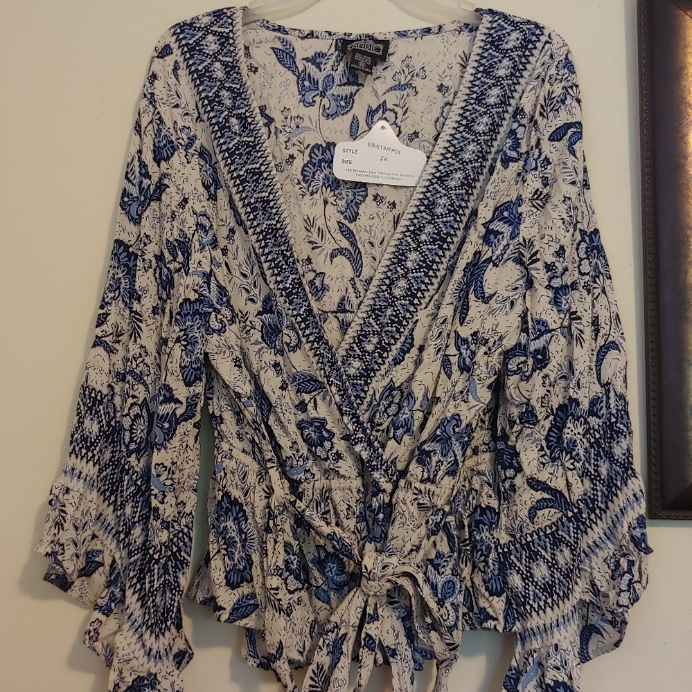 NWT 2X mock wrap cream and paisley top